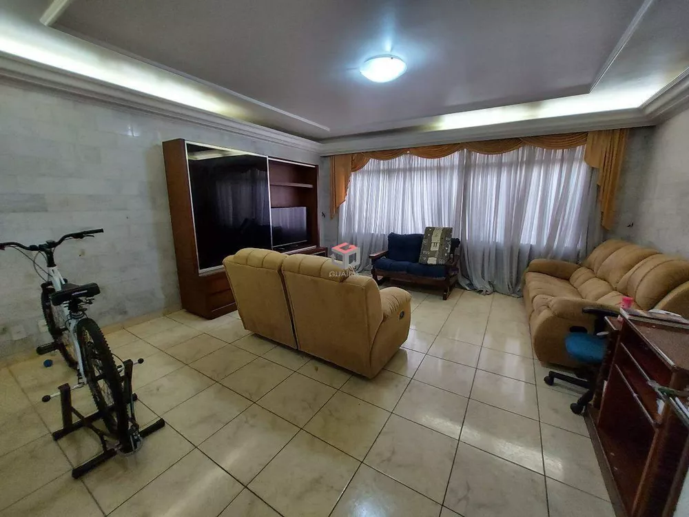 Sobrado à venda com 4 quartos, 304m² - Foto 1