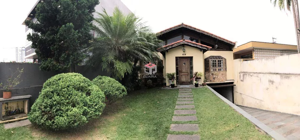 Casa à venda com 4 quartos, 340m² - Foto 1