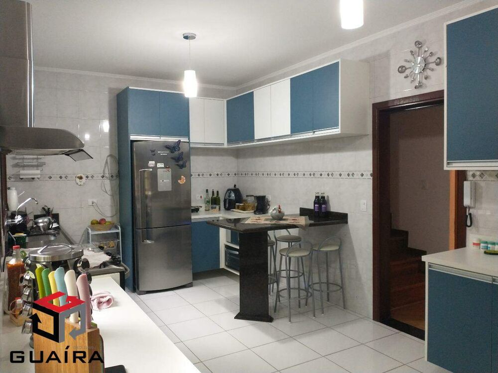 Sobrado à venda com 4 quartos, 215m² - Foto 1
