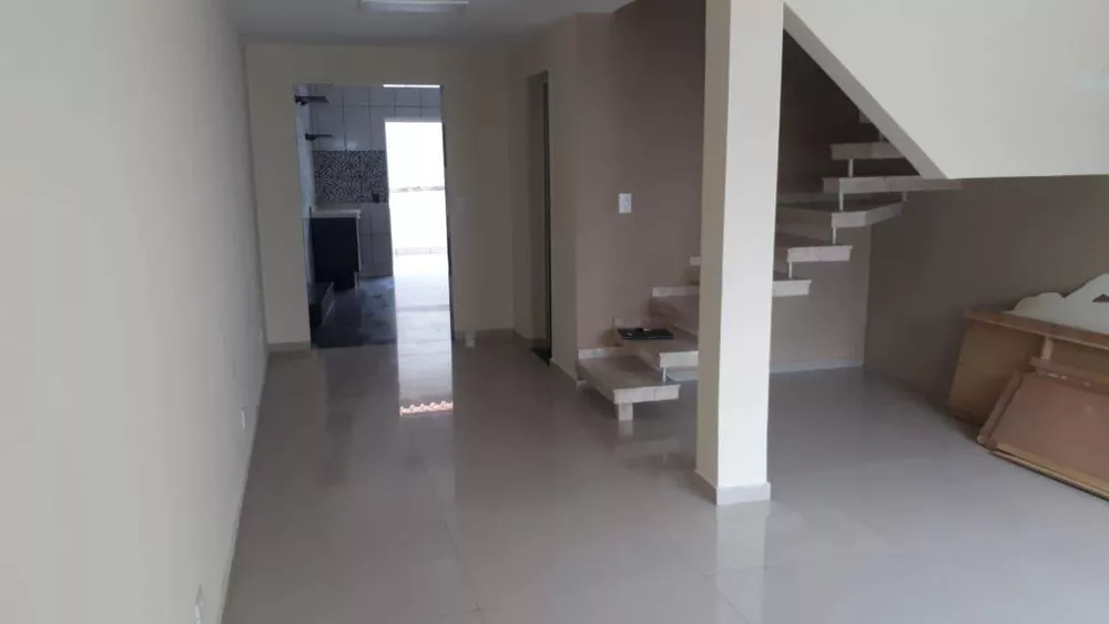 Sobrado à venda com 2 quartos, 130m² - Foto 2