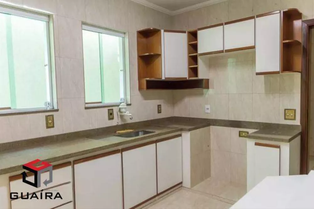 Sobrado à venda com 3 quartos, 200m² - Foto 1