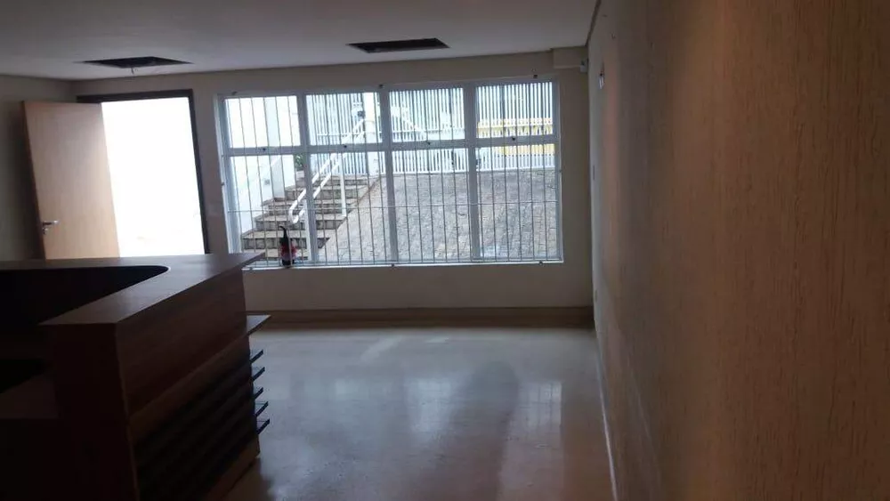 Sobrado para alugar com 3 quartos, 200m² - Foto 1