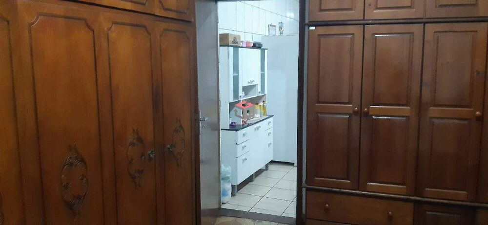 Sobrado à venda com 6 quartos, 200m² - Foto 3