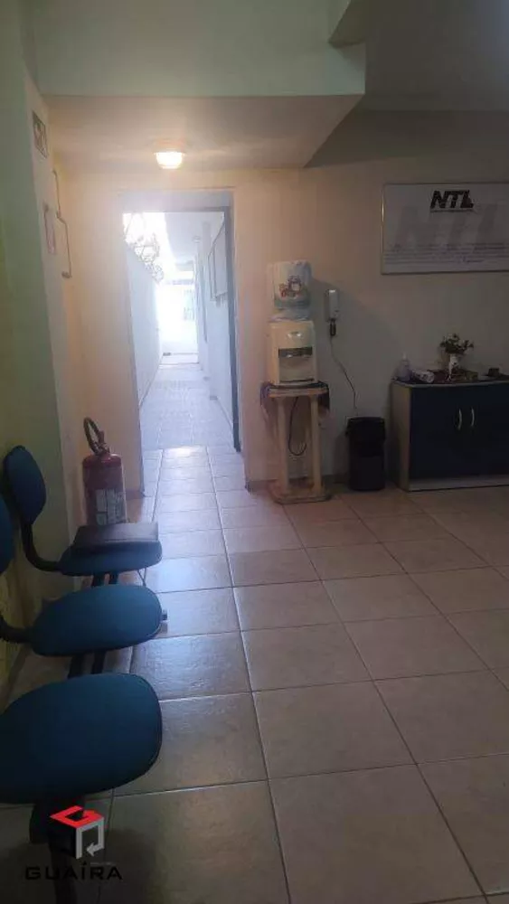 Sobrado à venda com 3 quartos, 227m² - Foto 2