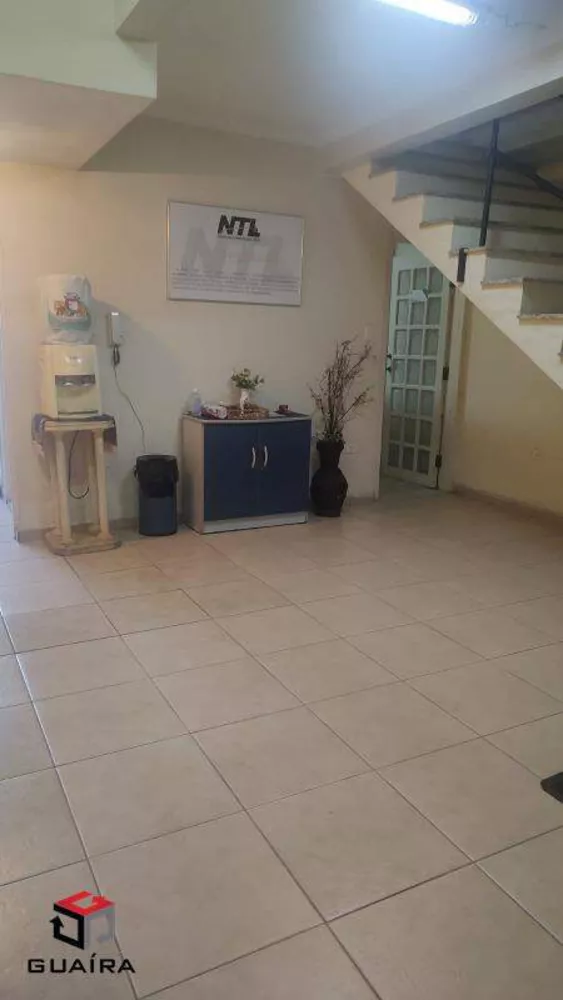 Sobrado à venda com 3 quartos, 227m² - Foto 1