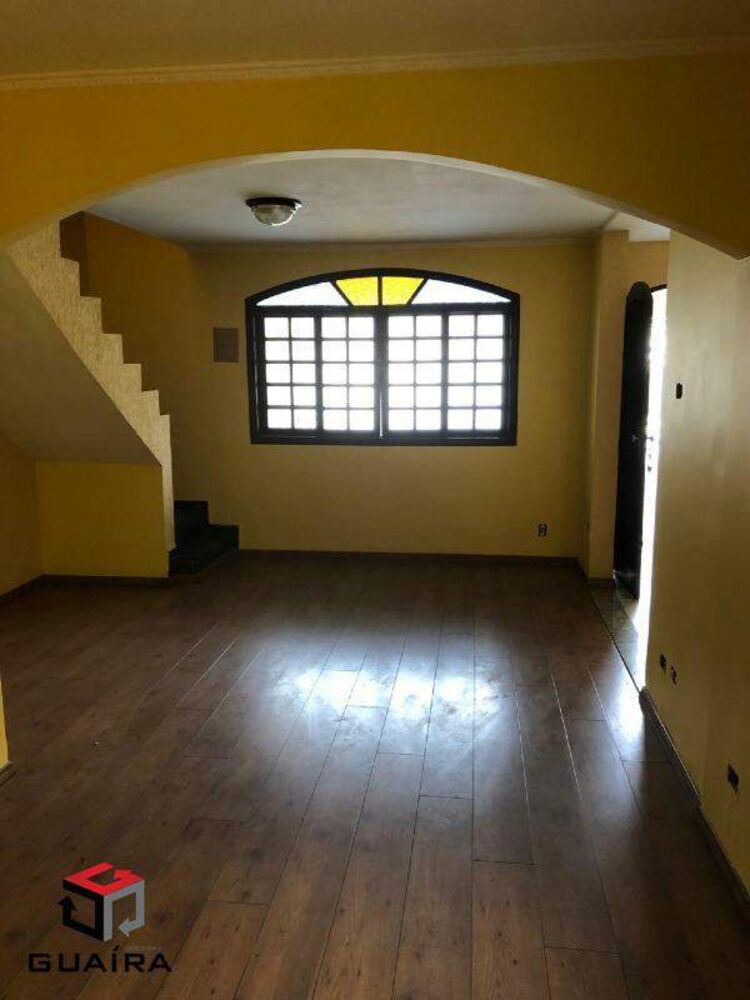 Sobrado à venda com 4 quartos, 200m² - Foto 1