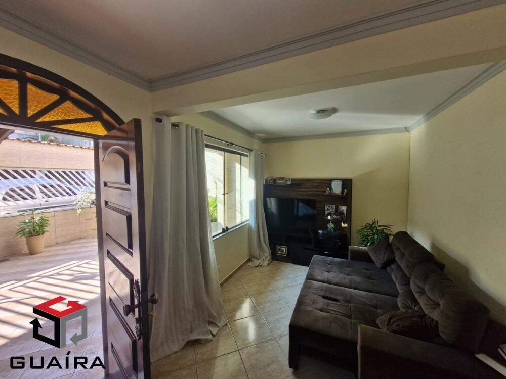 Casa para alugar com 4 quartos, 219m² - Foto 1