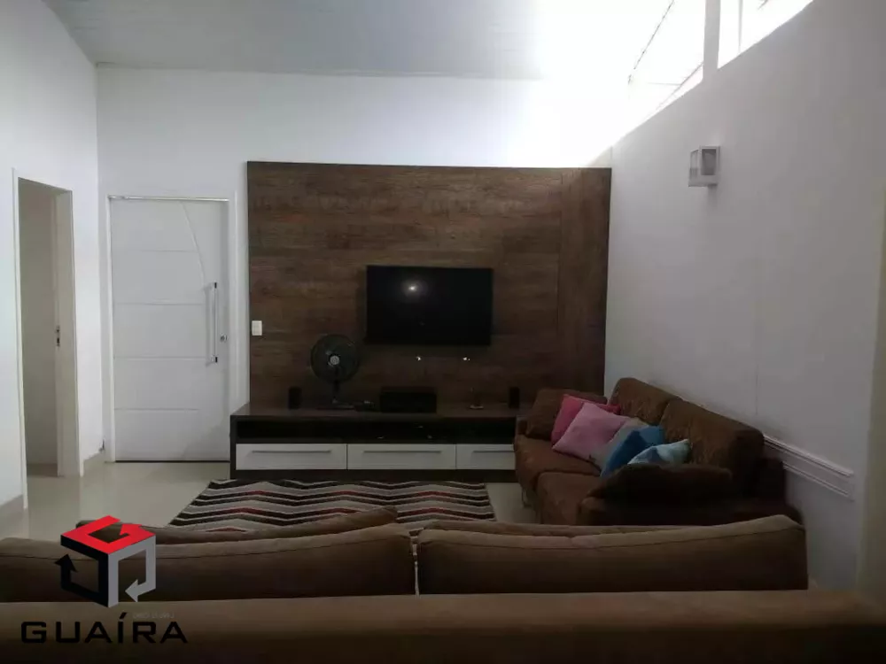 Casa à venda com 3 quartos, 208m² - Foto 1