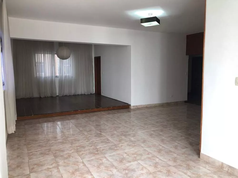 Apartamento à venda com 3 quartos, 200m² - Foto 2