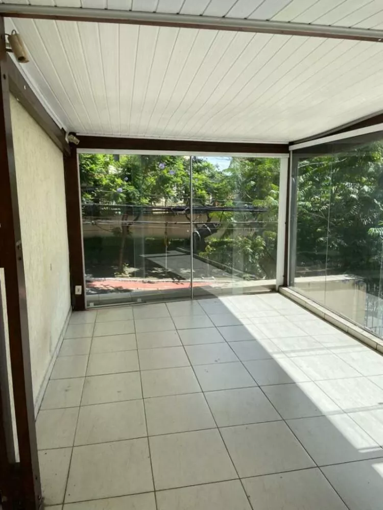 Sobrado à venda com 6 quartos, 260m² - Foto 1