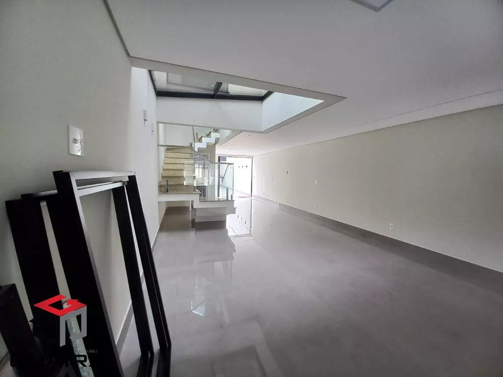 Sobrado à venda com 4 quartos, 200m² - Foto 4