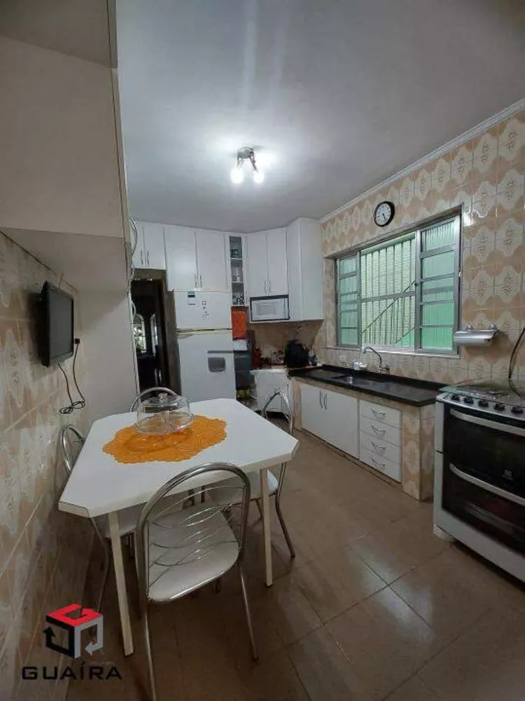 Sobrado à venda com 2 quartos, 228m² - Foto 4