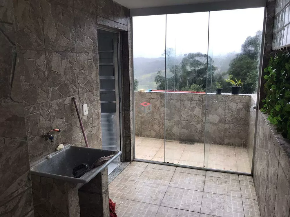 Casa à venda com 3 quartos, 200m² - Foto 2