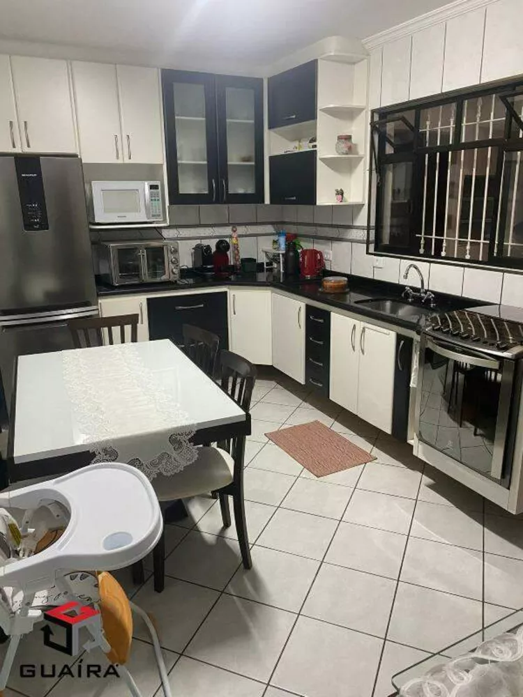 Sobrado à venda com 4 quartos, 214m² - Foto 1