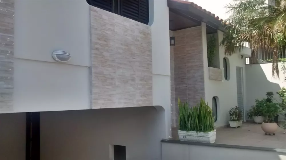 Casa à venda com 4 quartos, 330m² - Foto 1