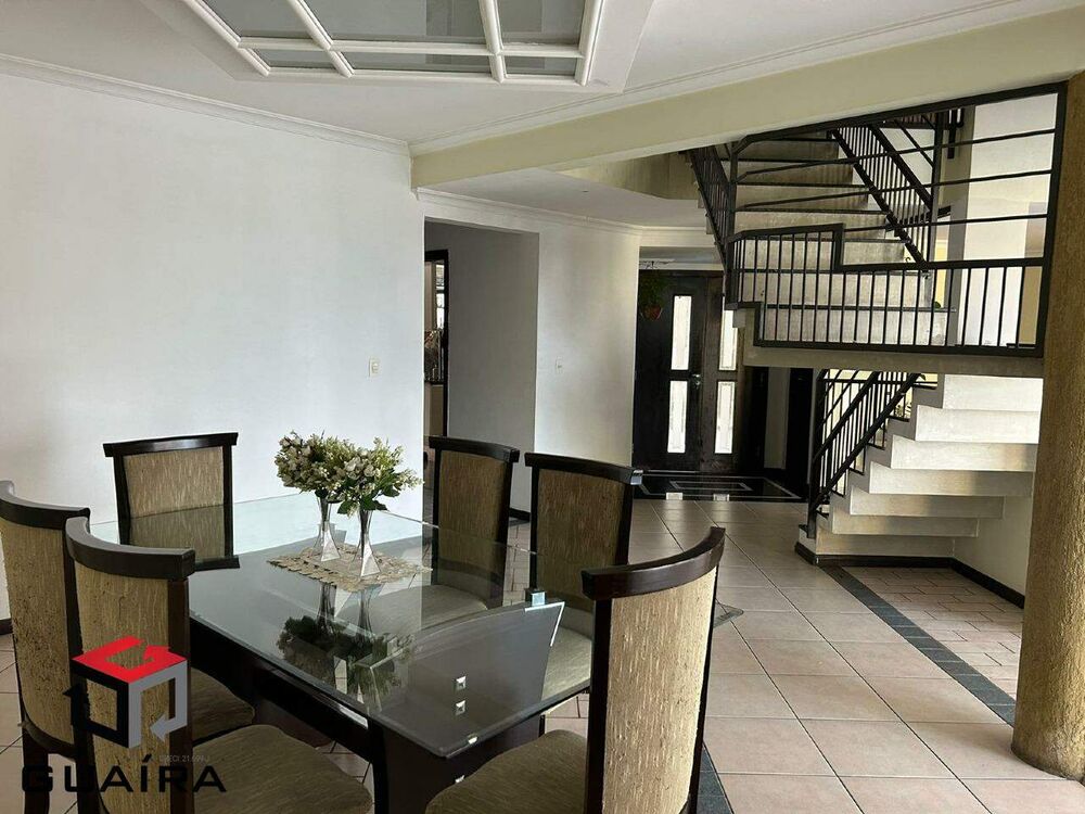 Sobrado à venda com 5 quartos, 298m² - Foto 1