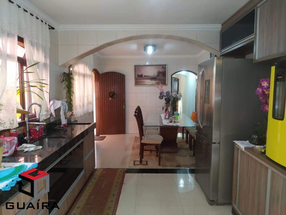 Sobrado à venda com 3 quartos, 180m² - Foto 1
