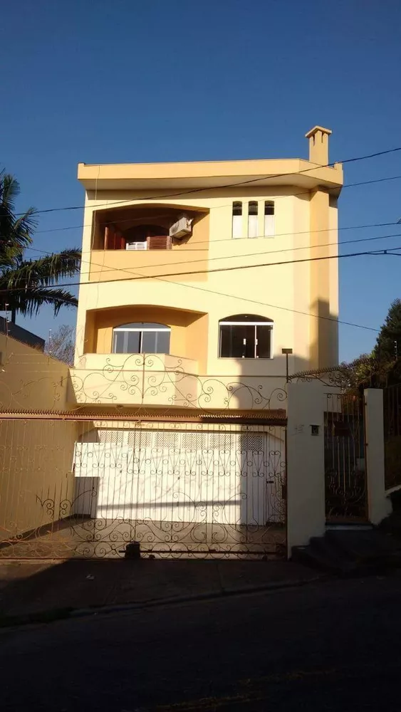 Sobrado à venda com 4 quartos, 407m² - Foto 1