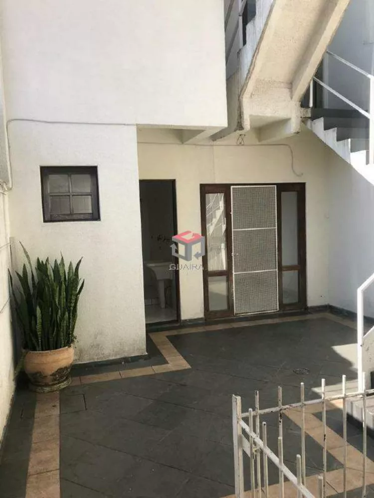 Sobrado à venda com 3 quartos, 245m² - Foto 1