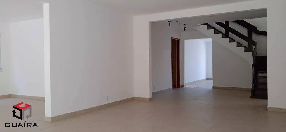 Sobrado à venda com 3 quartos, 200m² - Foto 1