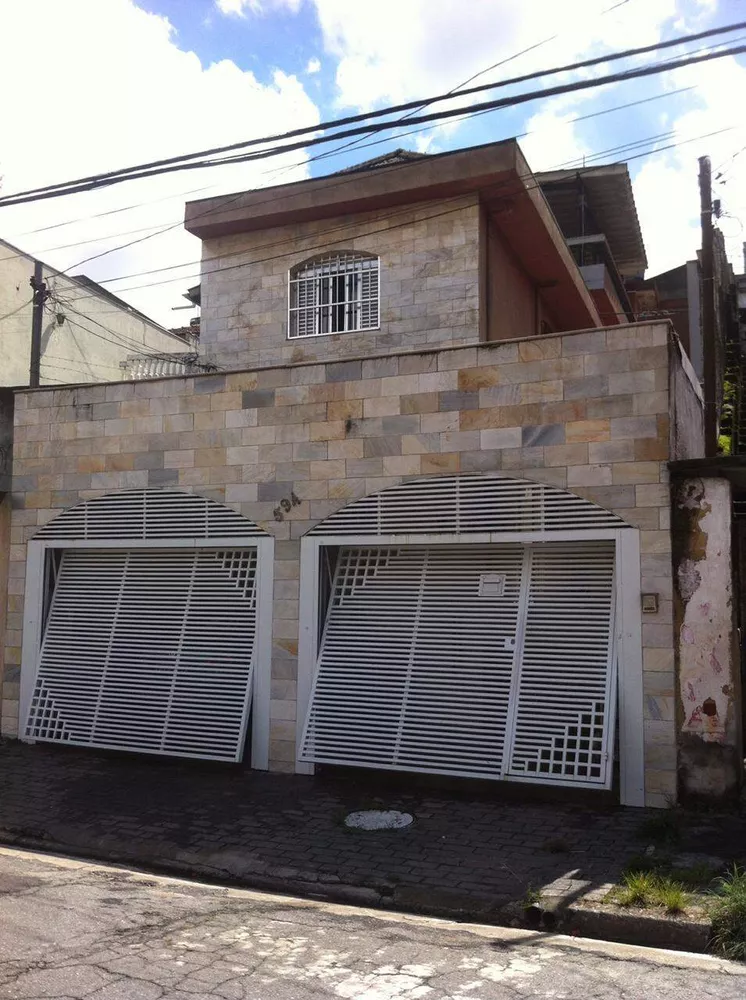 Sobrado à venda com 3 quartos, 218m² - Foto 1