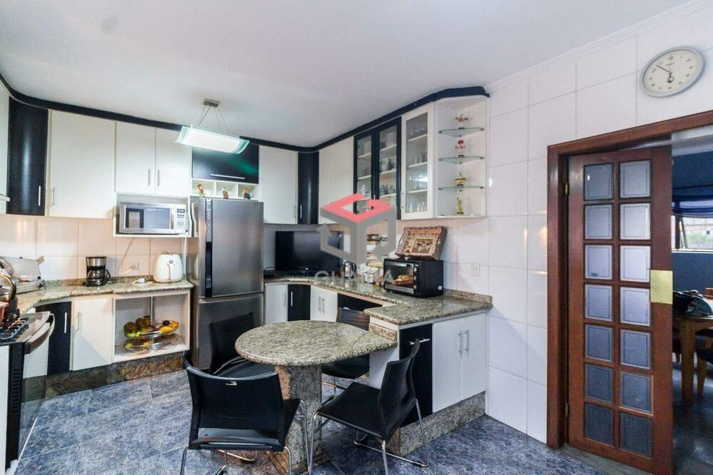 Sobrado à venda com 5 quartos, 609m² - Foto 2