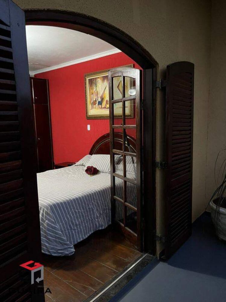 Sobrado à venda com 3 quartos, 243m² - Foto 2