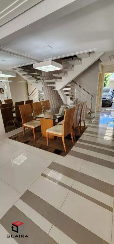 Sobrado à venda com 3 quartos, 230m² - Foto 1