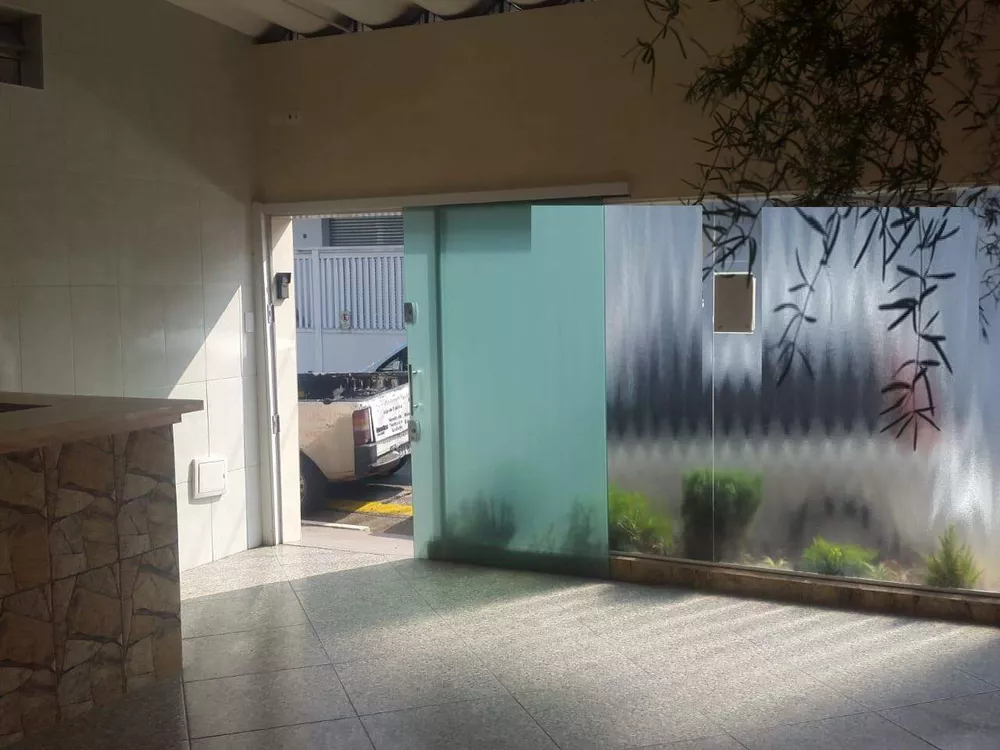 Casa para alugar com 3 quartos, 230m² - Foto 2