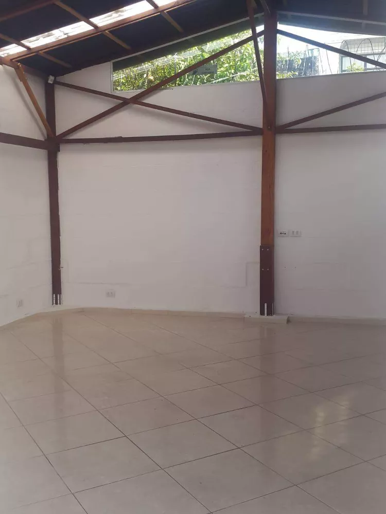 Casa para alugar com 3 quartos, 230m² - Foto 4