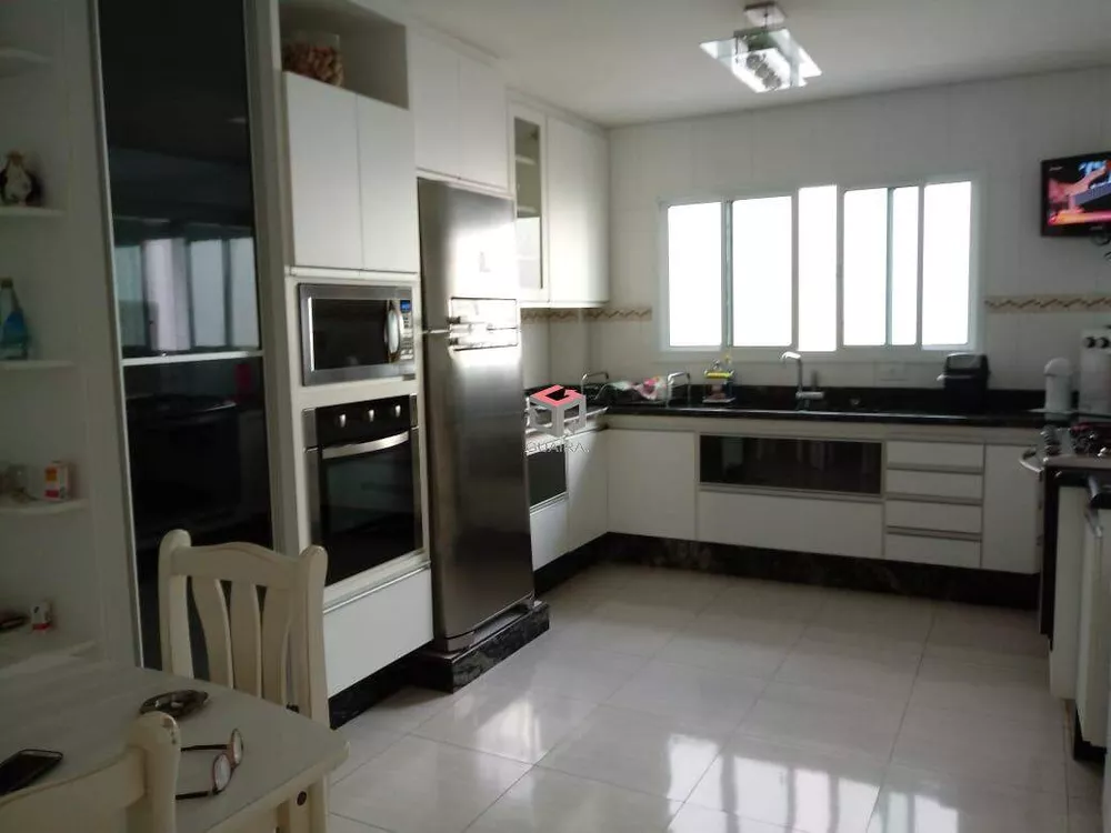 Sobrado à venda com 3 quartos, 244m² - Foto 1