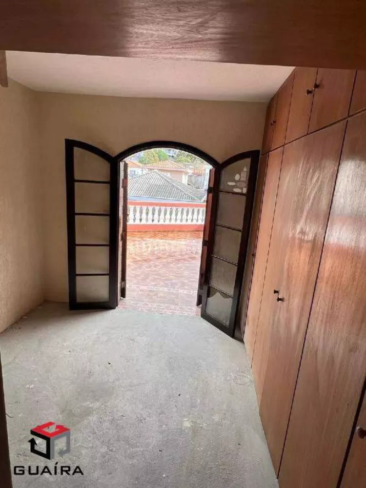 Sobrado à venda com 2 quartos, 200m² - Foto 2