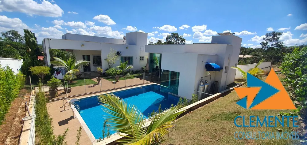 Casa de Condomínio à venda com 4 quartos, 232m² - Foto 2