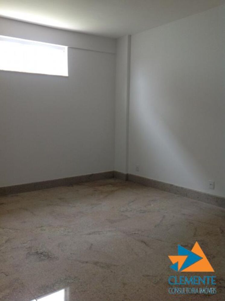 Casa de Condomínio à venda com 5 quartos, 550m² - Foto 2