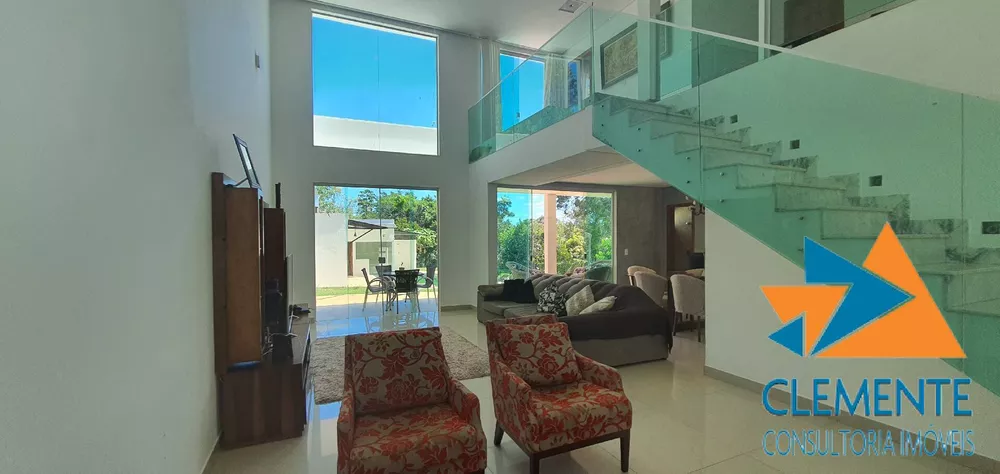 Casa de Condomínio à venda com 4 quartos, 250m² - Foto 1