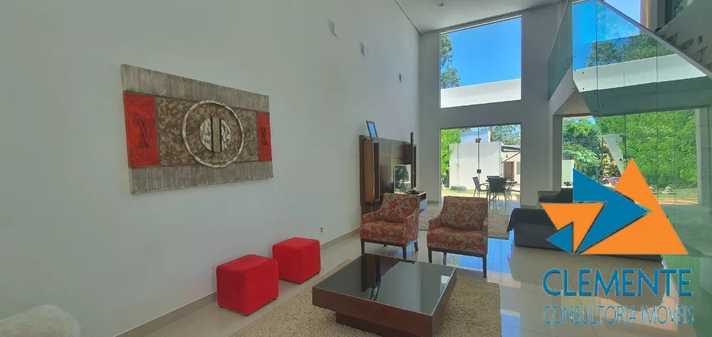 Casa de Condomínio à venda com 4 quartos, 250m² - Foto 2