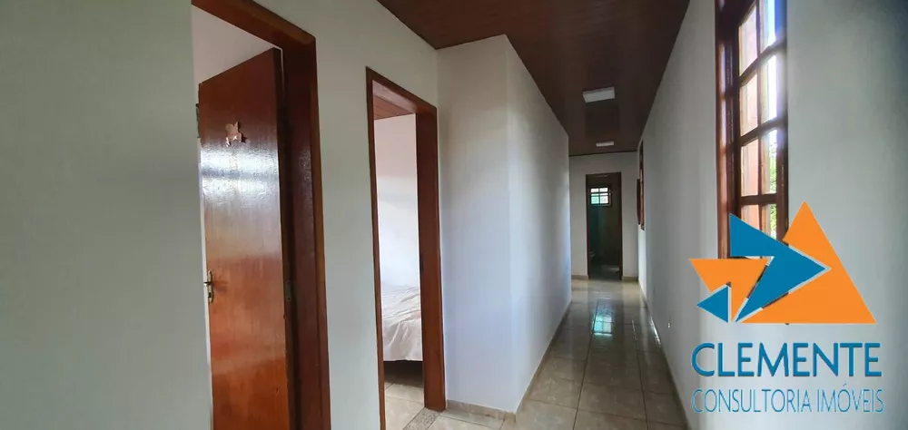 Casa de Condomínio à venda com 5 quartos, 200m² - Foto 2