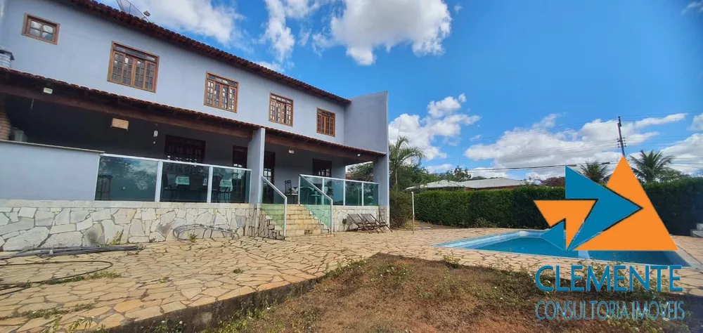 Casa de Condomínio à venda com 5 quartos, 200m² - Foto 1