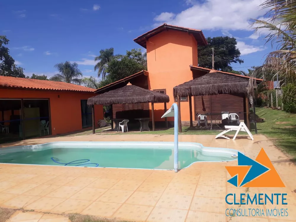 Casa de Condomínio à venda com 4 quartos, 250m² - Foto 1