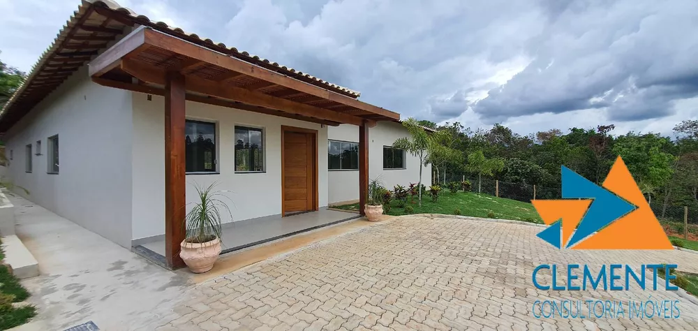 Casa de Condomínio à venda com 3 quartos, 239m² - Foto 2