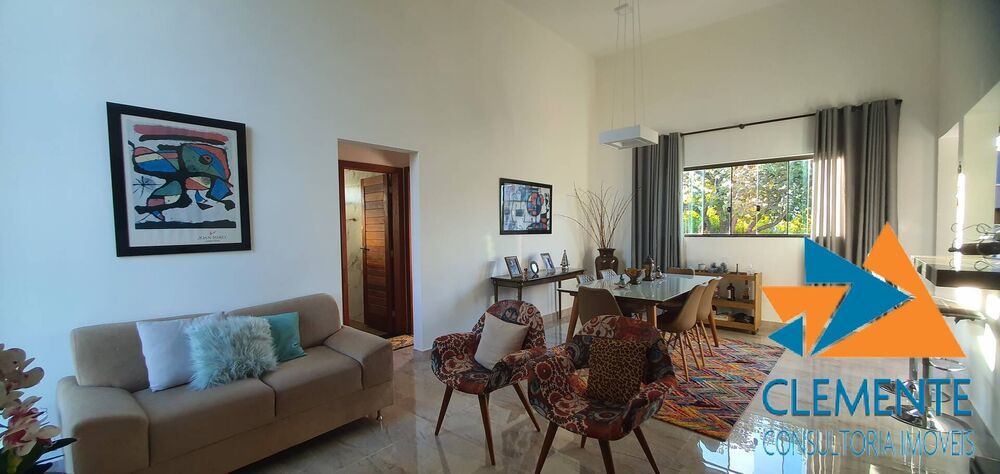 Casa à venda com 3 quartos, 200m² - Foto 2