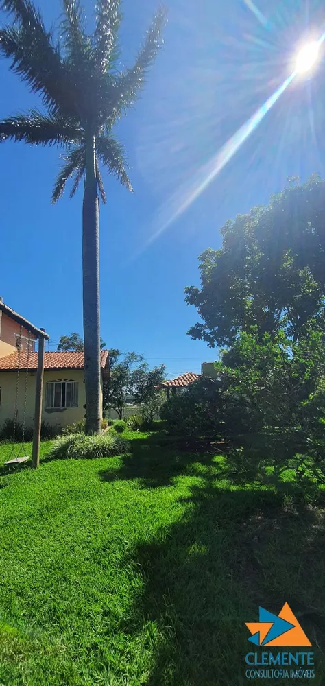 Casa de Condomínio à venda com 4 quartos, 250m² - Foto 1