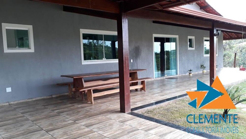 Casa de Condomínio à venda com 4 quartos, 200m² - Foto 1