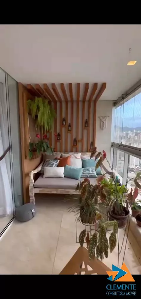 Apartamento à venda com 4 quartos, 204m² - Foto 2