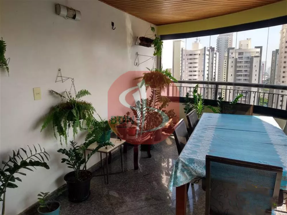 Apartamento à venda com 3 quartos, 135m² - Foto 1