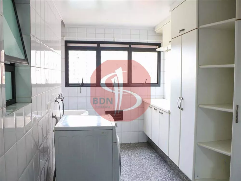 Apartamento à venda com 3 quartos, 137m² - Foto 3