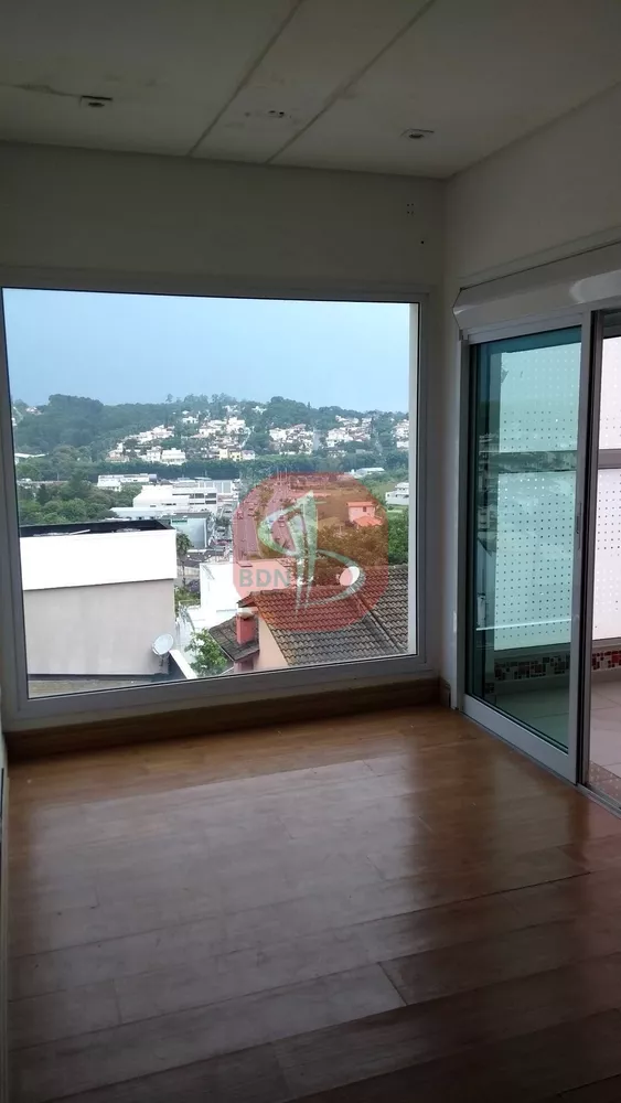 Casa para alugar com 4 quartos, 270m² - Foto 1