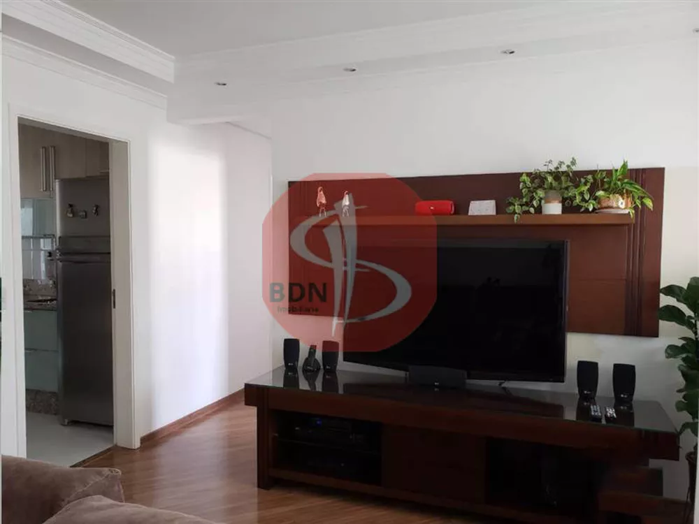 Apartamento à venda com 3 quartos, 75m² - Foto 2