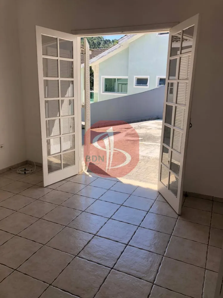 Casa, 4 quartos, 210 m² - Foto 1