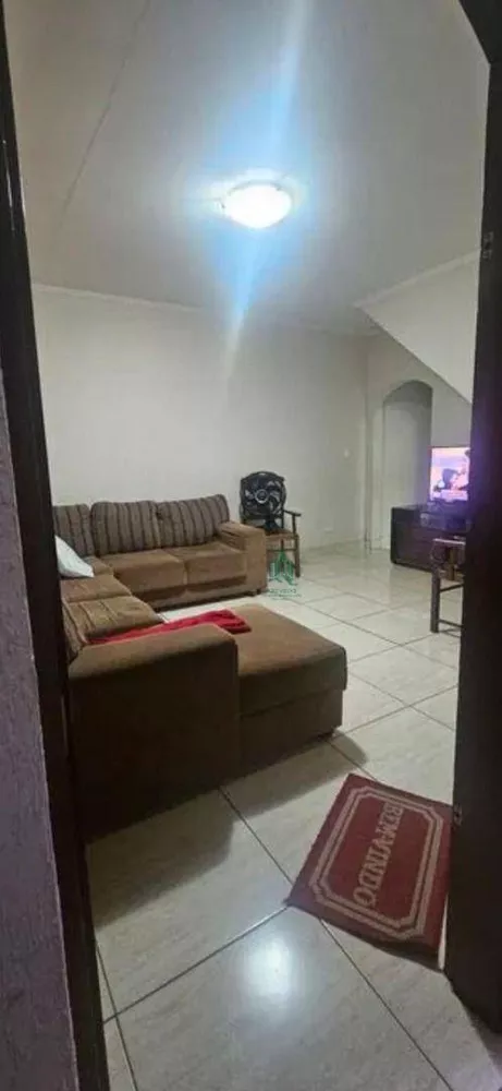 Sobrado à venda com 3 quartos, 200m² - Foto 2